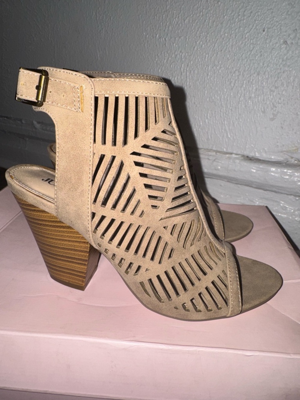 Taupe Laser Cut Peep Toe Block Heel Sandals Womens Size 6.5 Boho - Picture 3 of 7